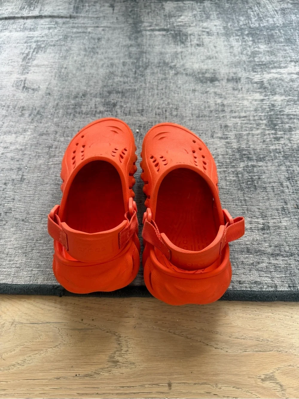 Crocs Echo Clog Orange Kids Size J2 Sport Mode Comfort Shoes